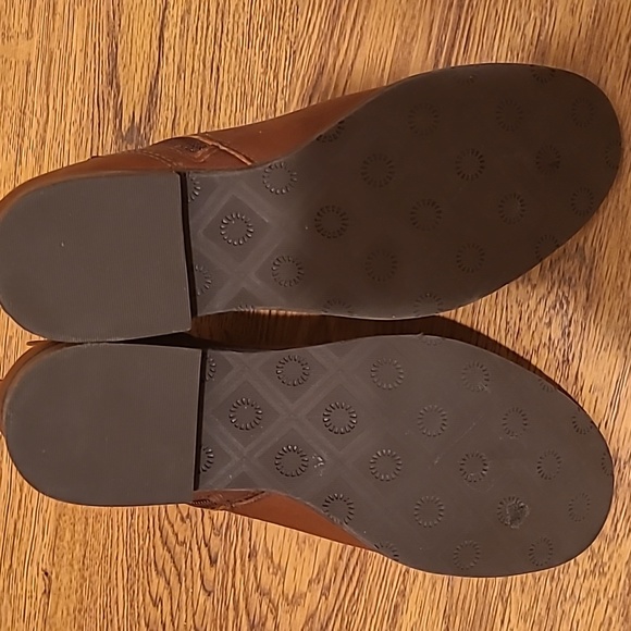 Ugg Barnett ankle boot. - Picture 7 of 7